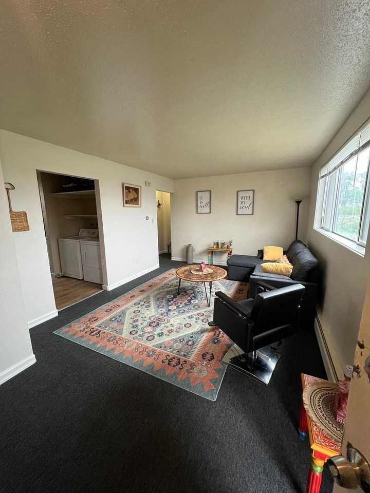 421 E 15th St - Photo 2 of 7