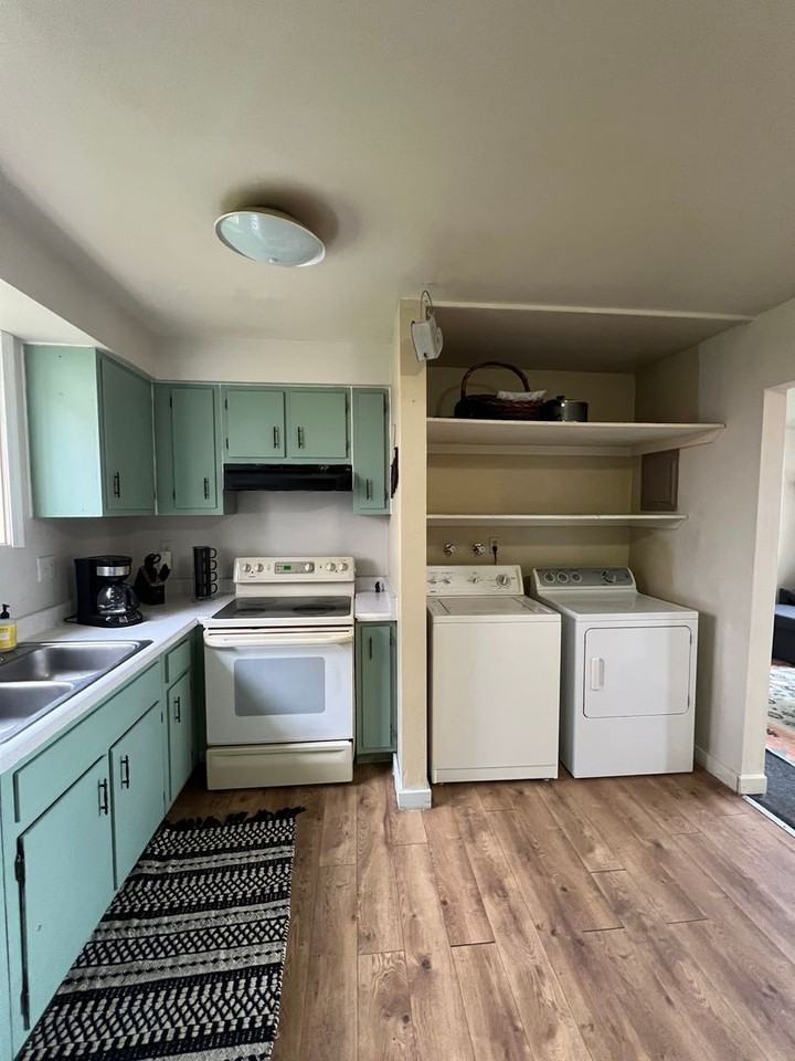 421 E 15th St - Photo 5 of 7
