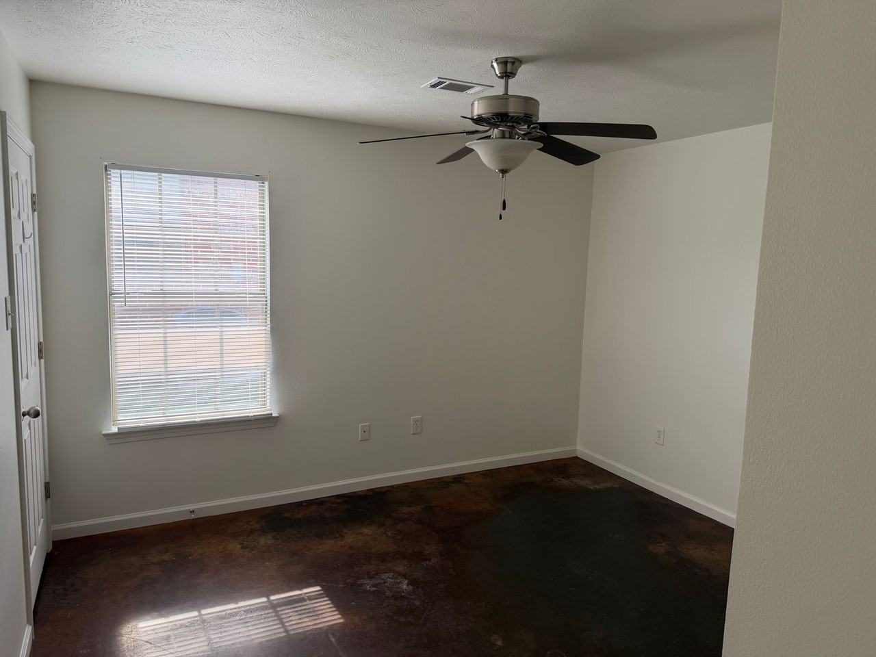 415 Middle Rd #417 - Photo 4 of 8