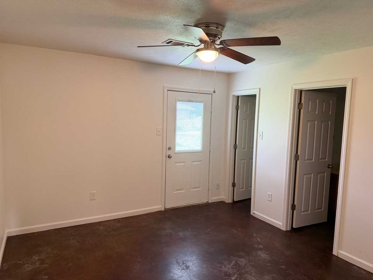 415 Middle Rd #417 - Photo 6 of 8