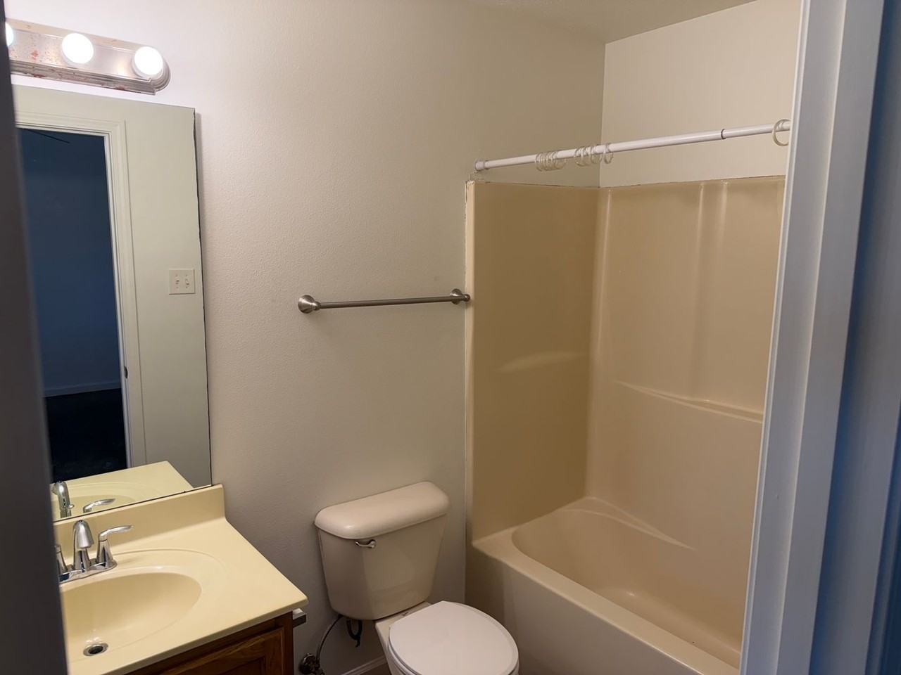 415 Middle Rd #417 - Photo 7 of 8