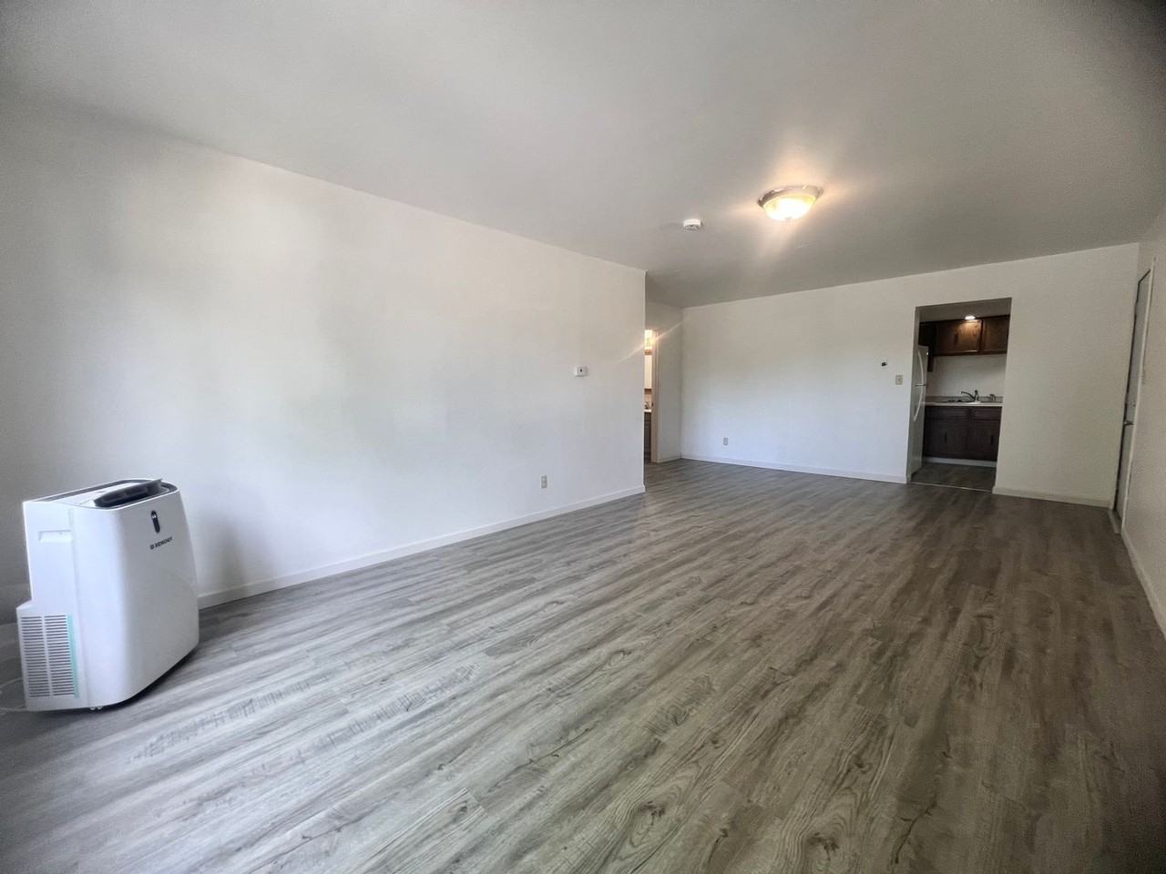 2134 E Locust St - Photo 3 of 7