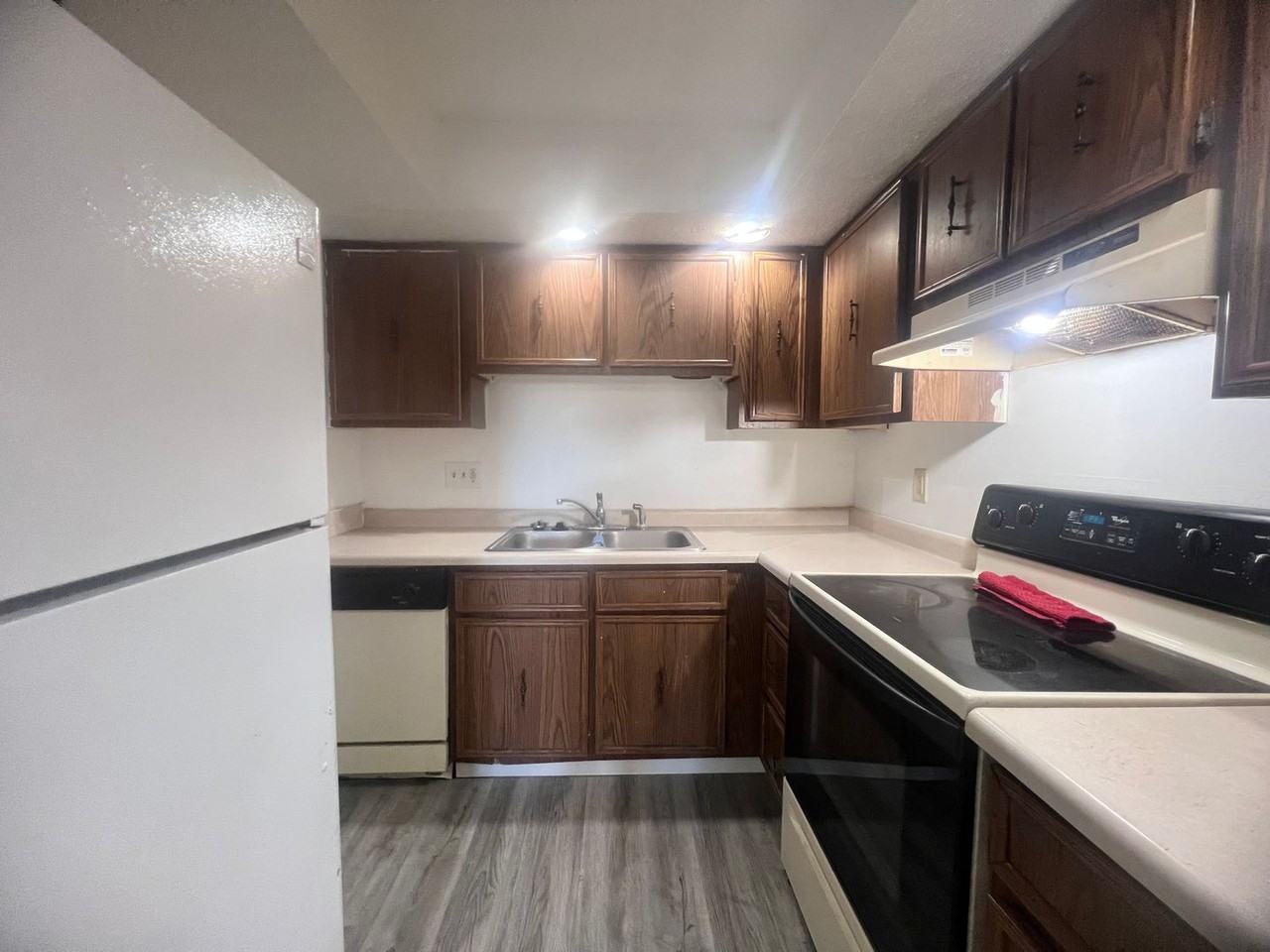 2134 E Locust St - Photo 4 of 7