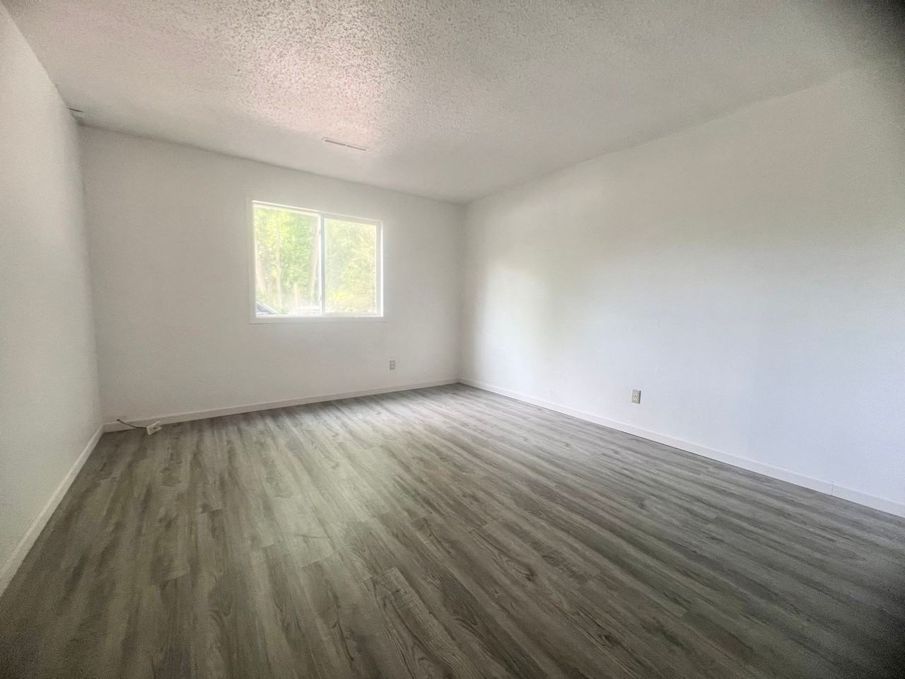 2134 E Locust St - Photo 5 of 7