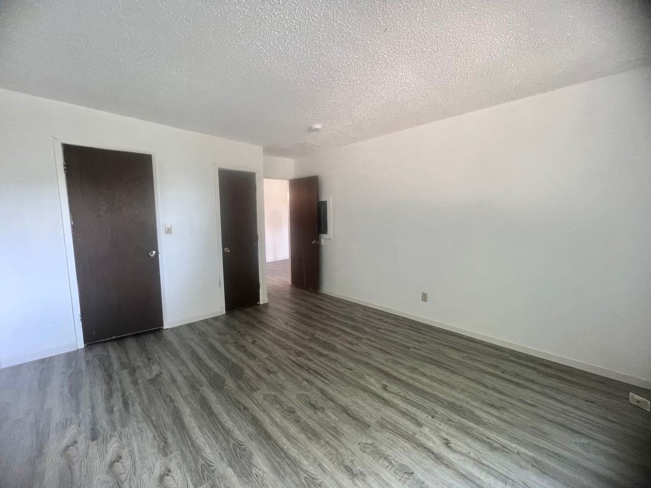 2134 E Locust St - Photo 6 of 7