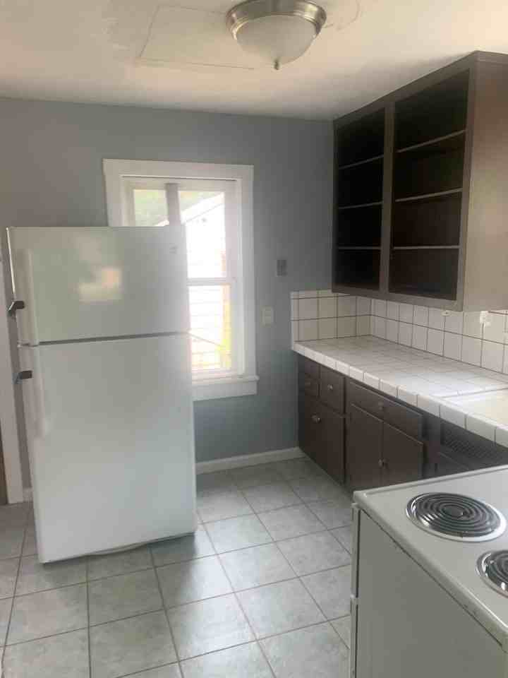 2440 Yale Blvd - Photo 3 of 7