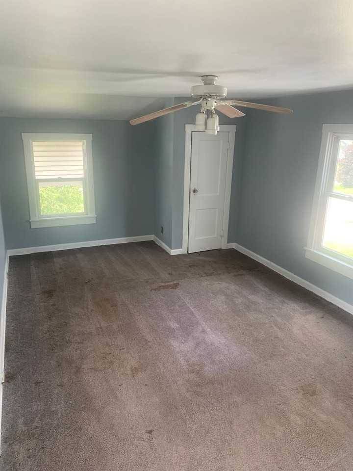 2440 Yale Blvd - Photo 4 of 7