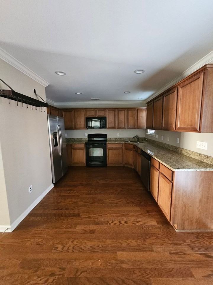 165 Canal Place Cir - Photo 5 of 28