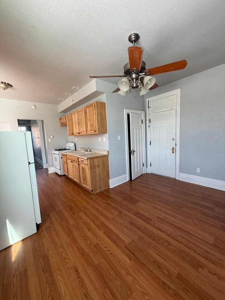 1002 S Montana St #D - Photo 2 of 12