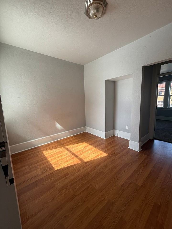 1002 S Montana St #D - Photo 3 of 12