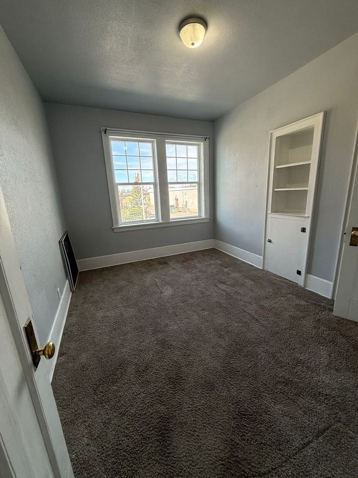 1002 S Montana St #D - Photo 5 of 12