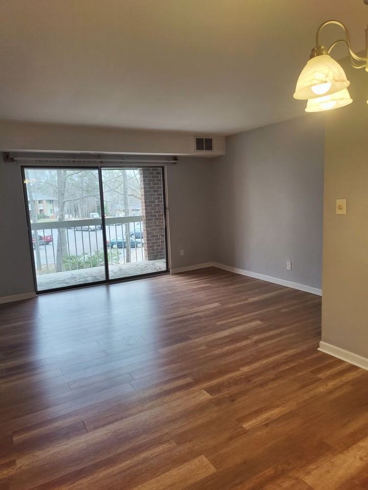 1287 Schaub Dr Apt G - Photo 3 of 11