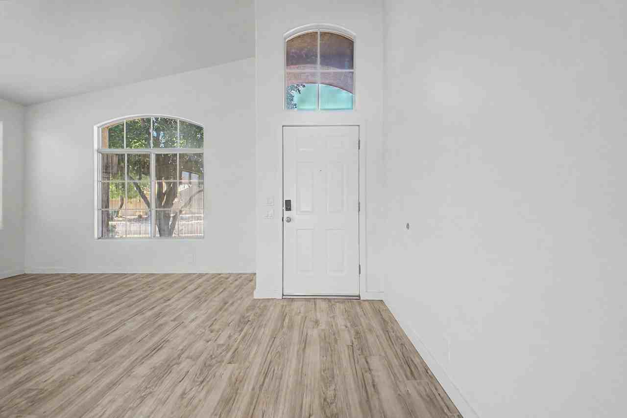 7251 E Lakeview Ave - Photo 4 of 31
