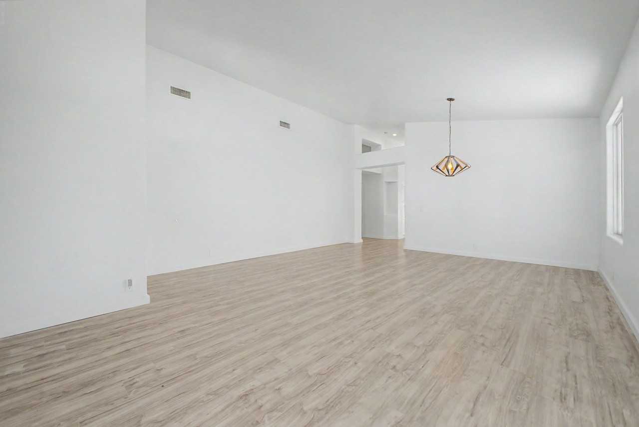 7251 E Lakeview Ave - Photo 5 of 31