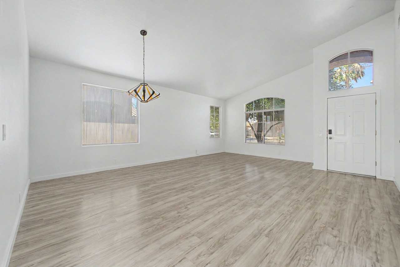 7251 E Lakeview Ave - Photo 6 of 31