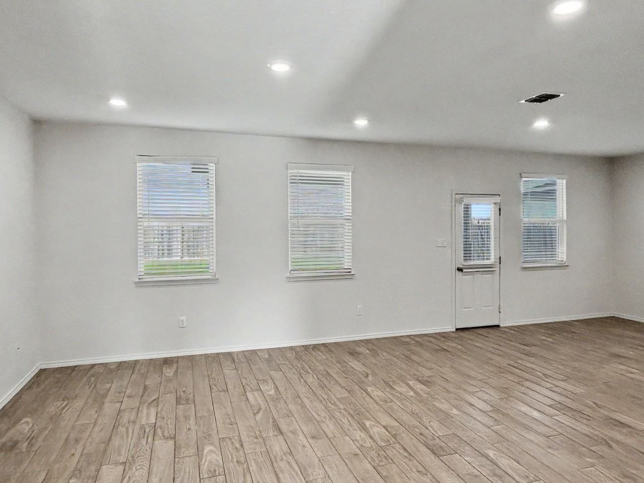 2437 Dielman Dr - Photo 2 of 25