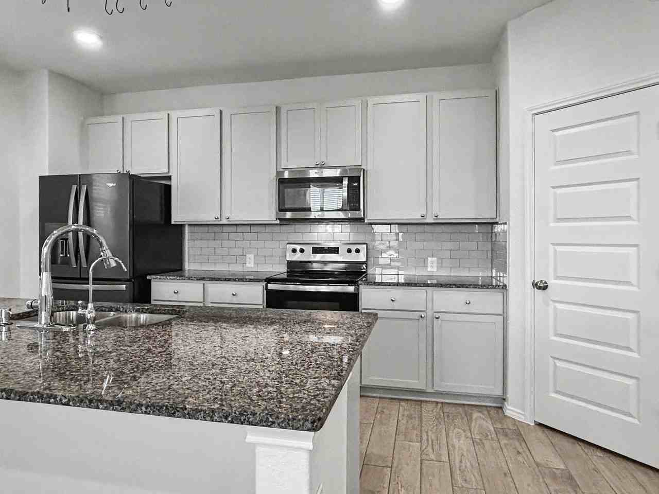 2437 Dielman Dr - Photo 4 of 25