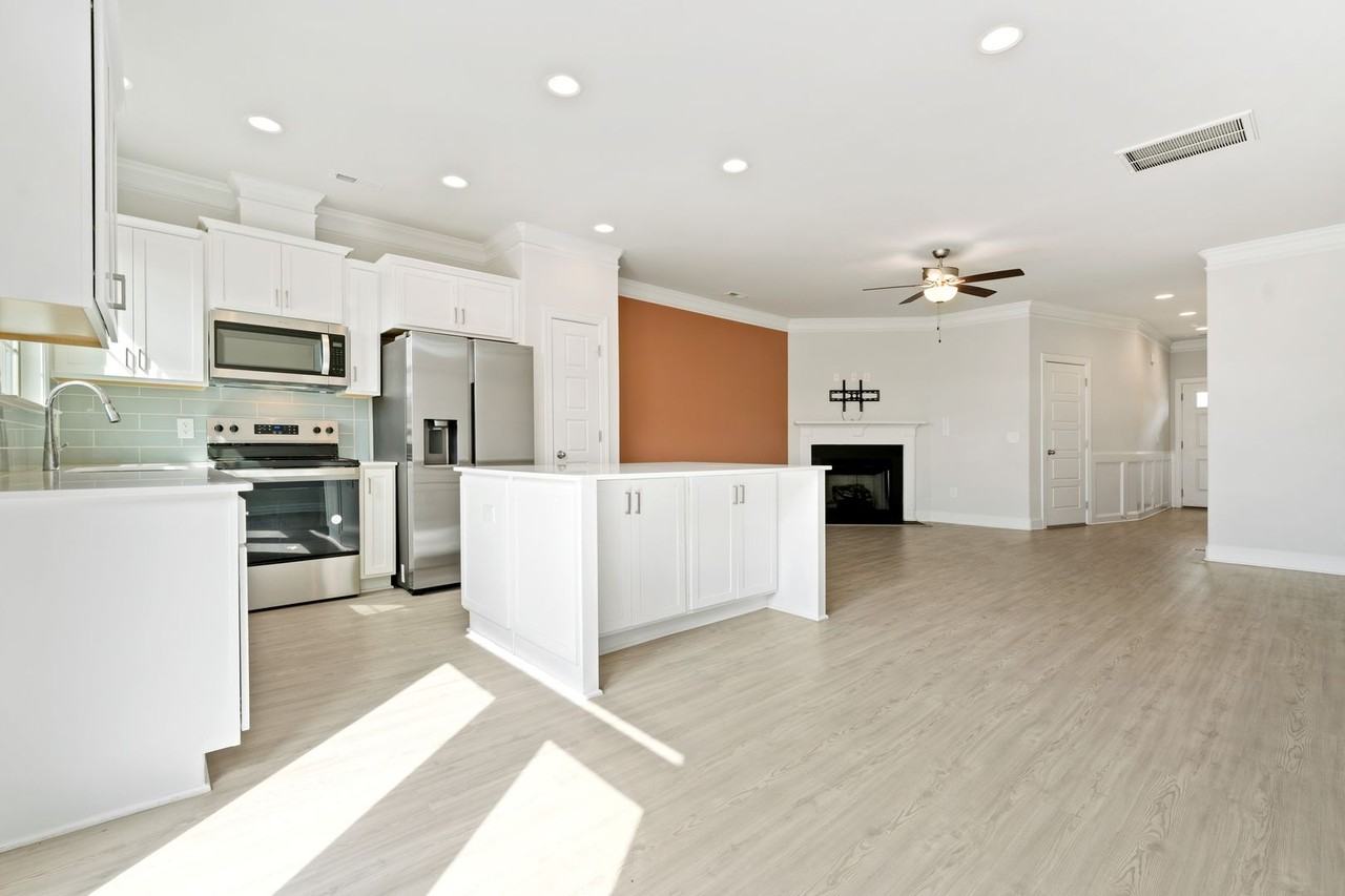 1033 Bonanza Ln - Photo 7 of 21