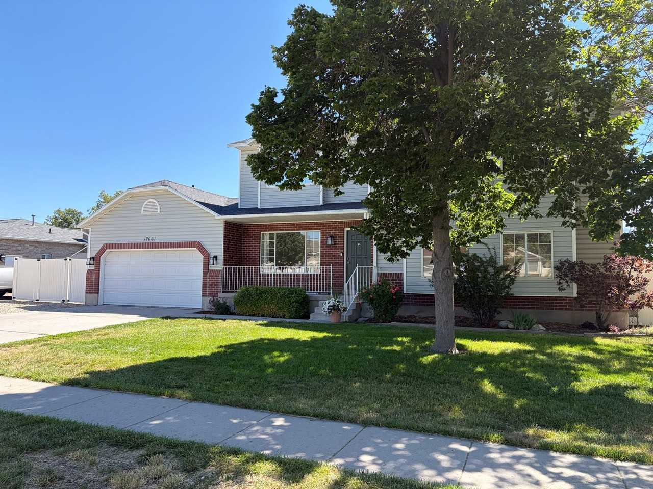 12061 S 2740 W - Photo 2 of 50