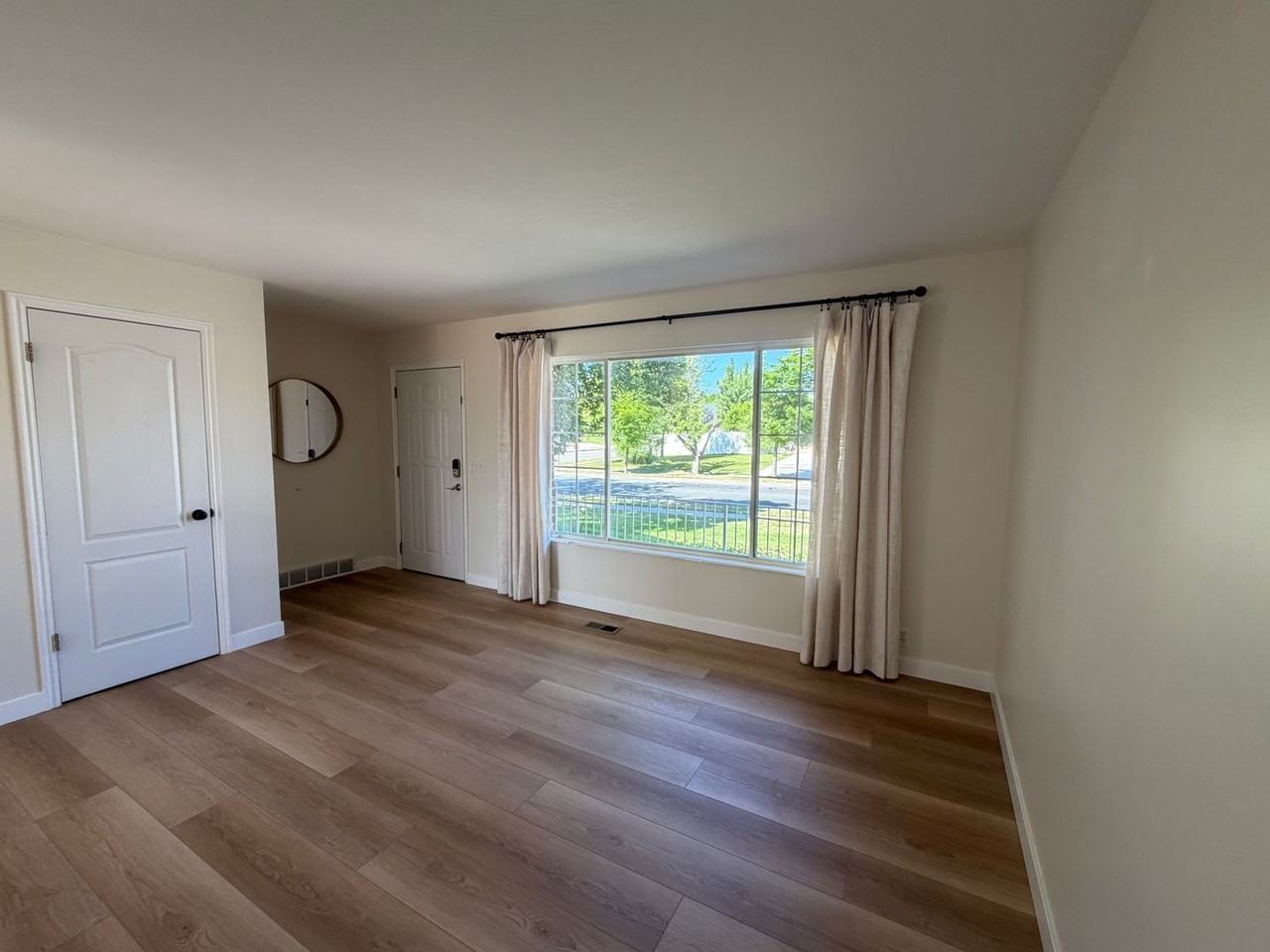 12061 S 2740 W - Photo 3 of 50