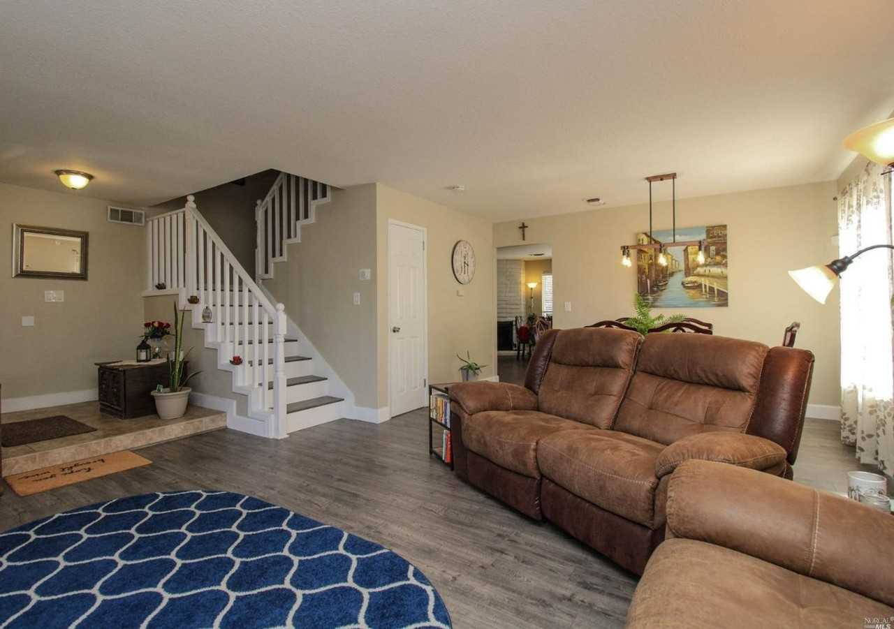 160 Kingswood Ave - Photo 2 of 12