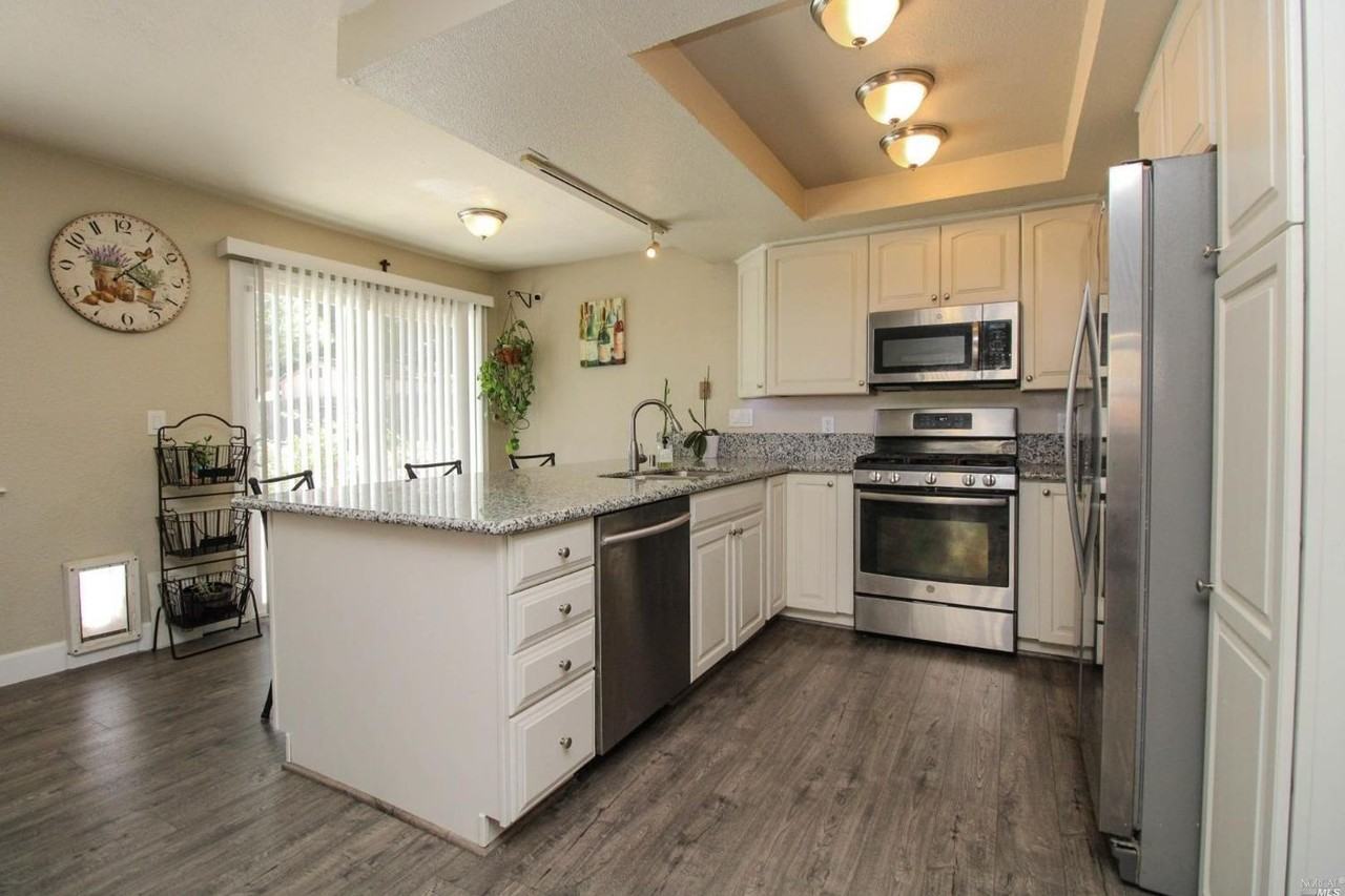 160 Kingswood Ave - Photo 5 of 12