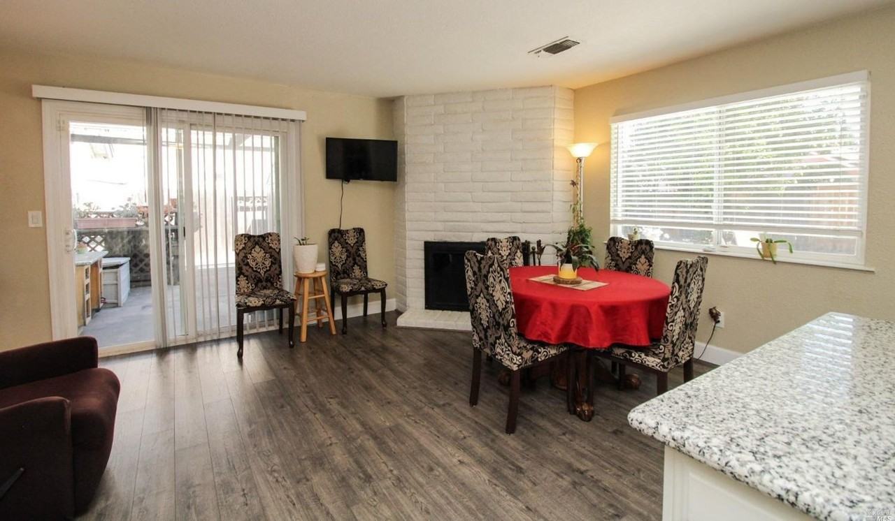 160 Kingswood Ave - Photo 6 of 12