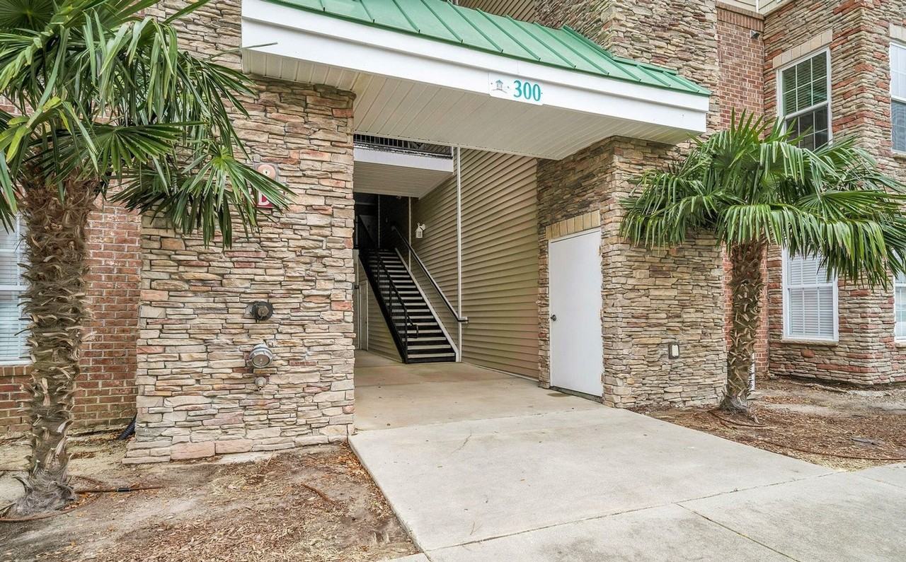 300 Gateway Condos Dr - Photo 2 of 50