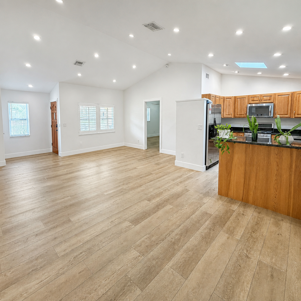 324 42nd Ave N - Photo 5 of 33