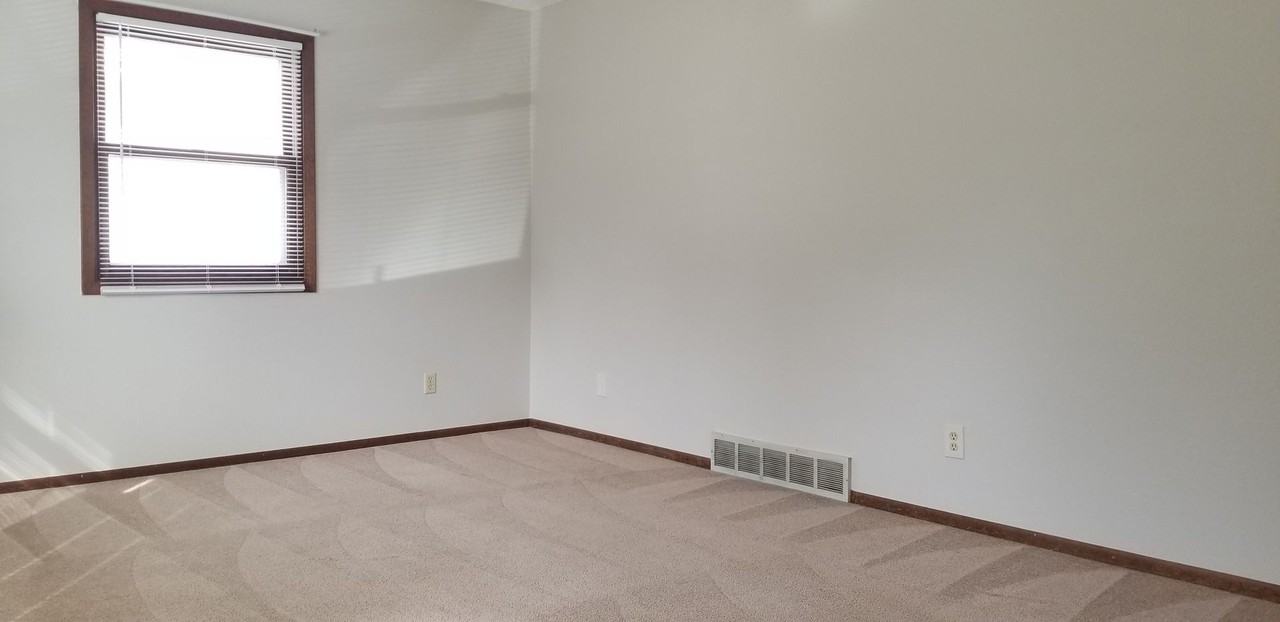 1529 Linda Dr - Photo 2 of 18