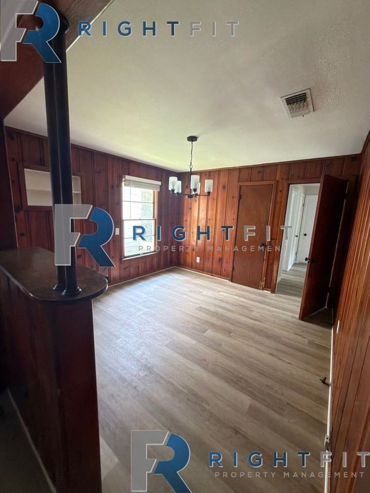 1214 Mockingbird Ln - Photo 3 of 12