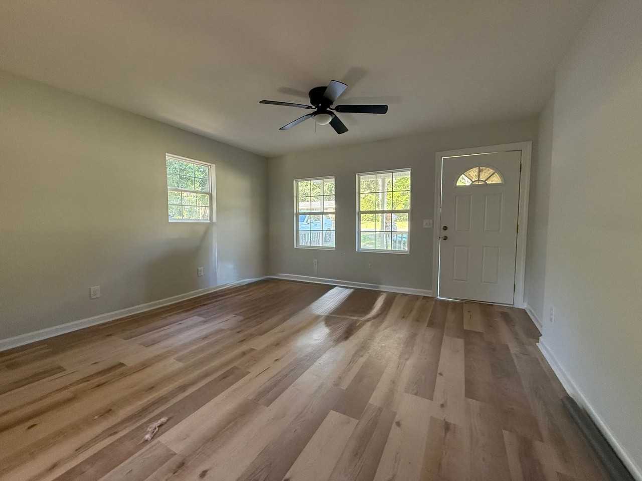 426 Atkins Ave - Photo 4 of 8