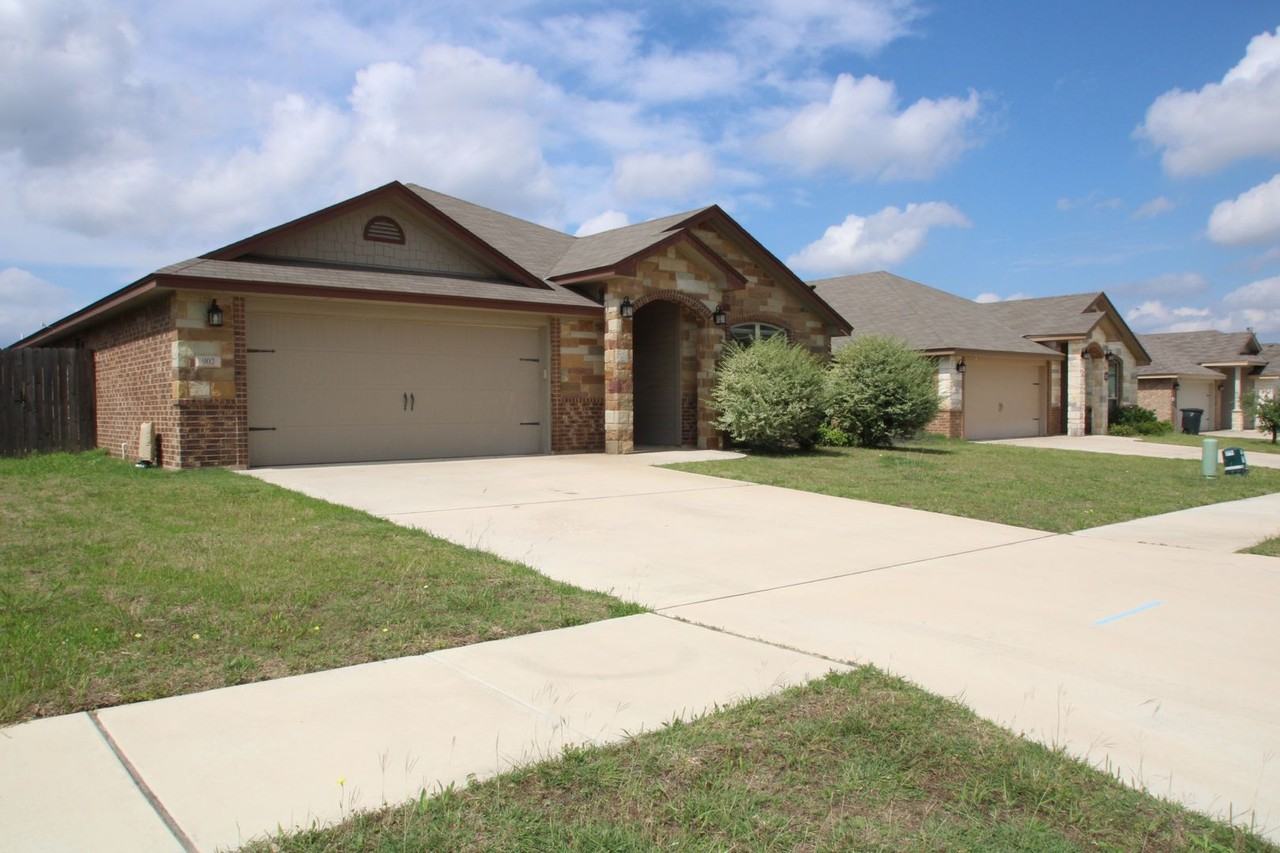 902 Clanton Cv - Photo 2 of 44