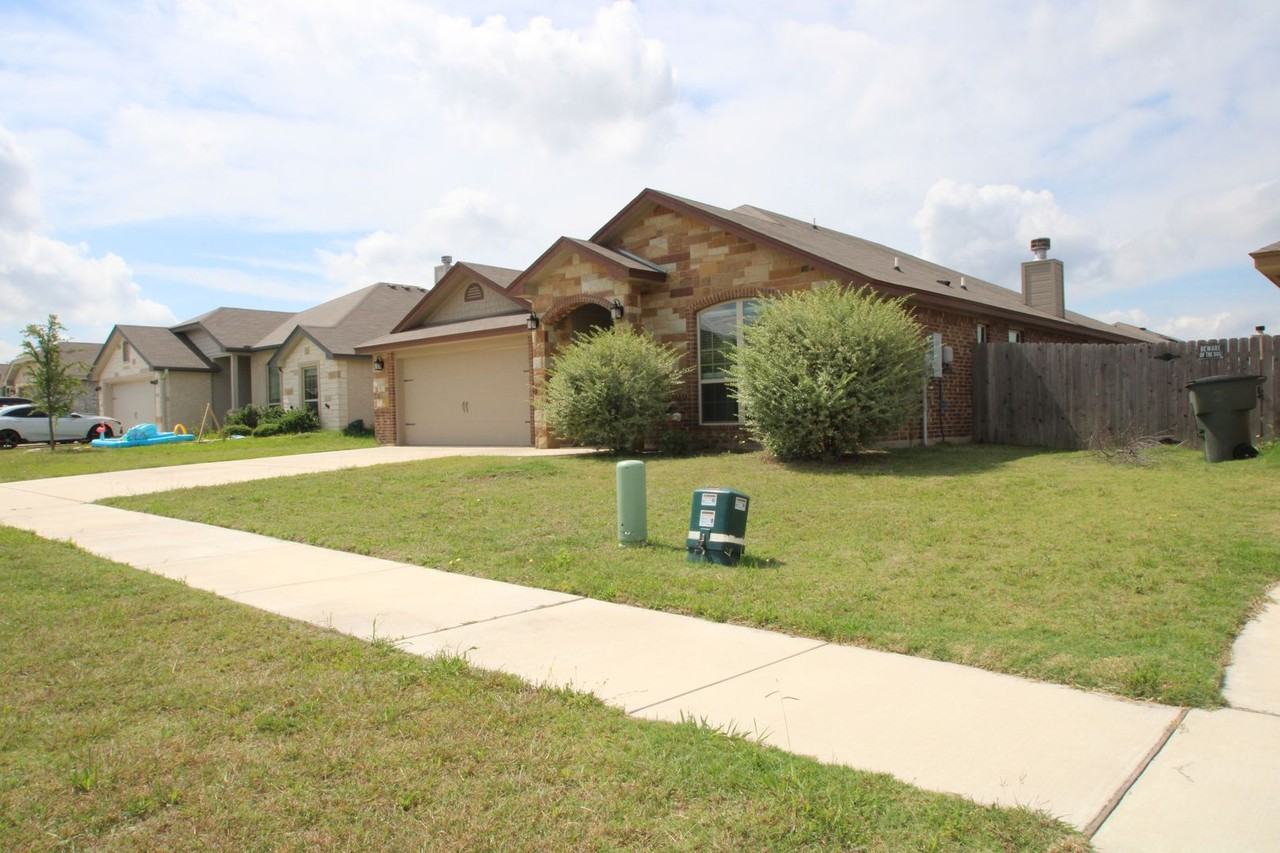 902 Clanton Cv - Photo 3 of 44