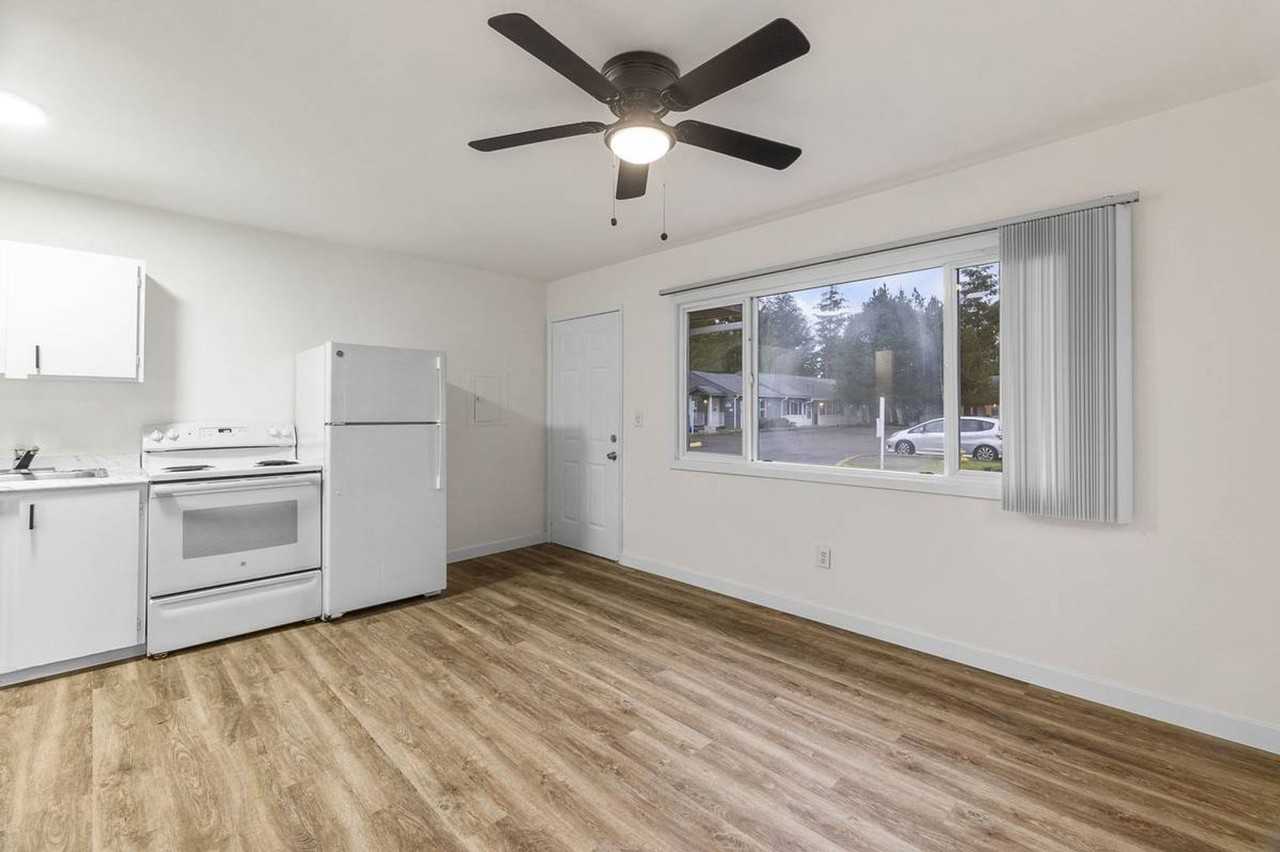 Emerald Greens Apartments - Photo 2 of 18