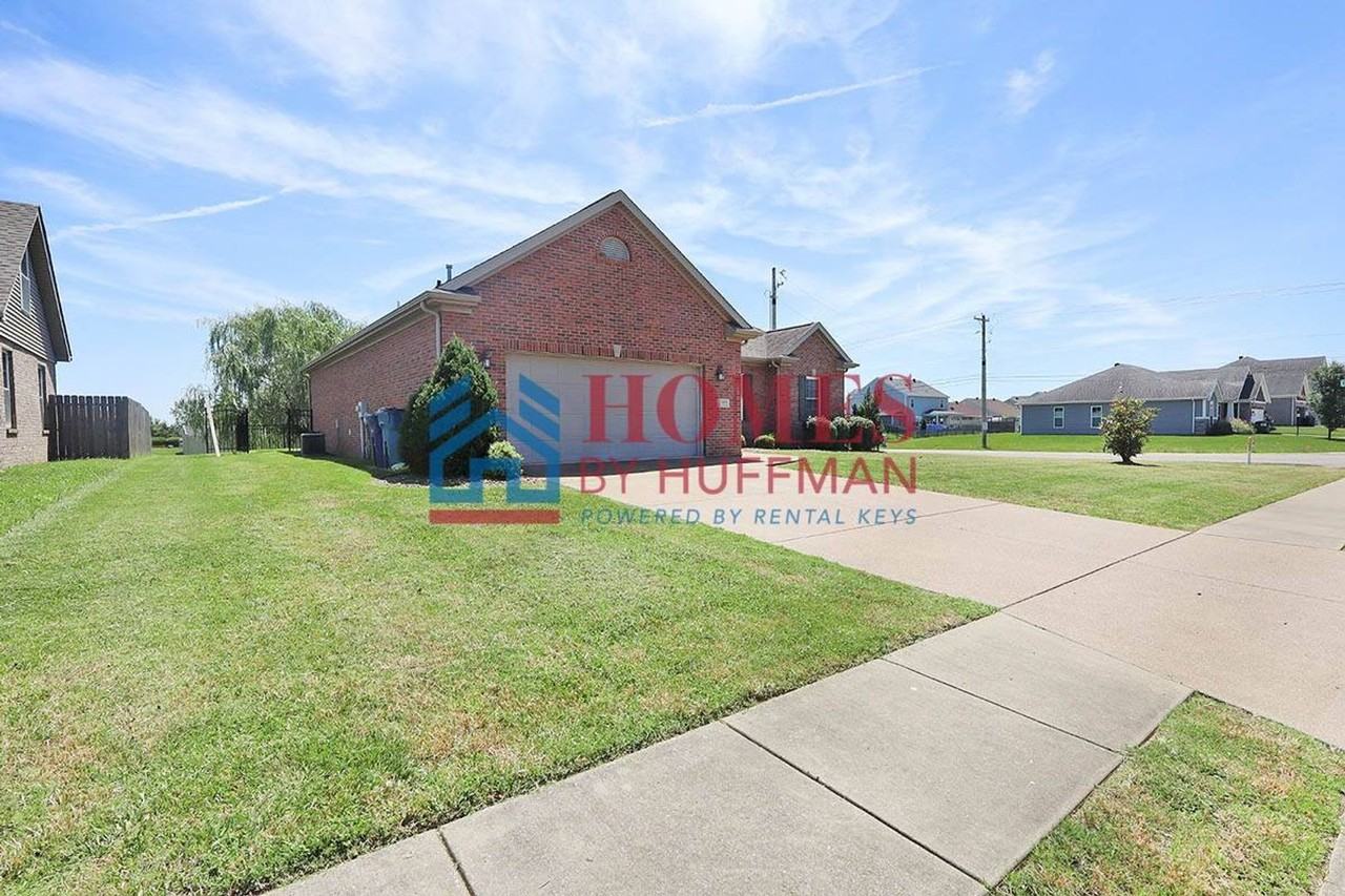 2966 Megan Dr - Photo 3 of 37