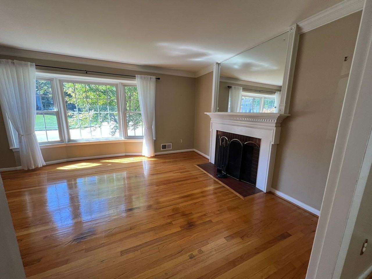 8407 W Boulevard Dr - Photo 4 of 20