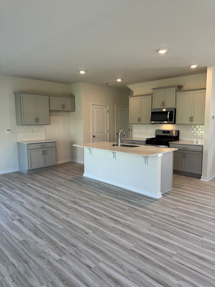 647 13th Avenue Dr Ne - Photo 4 of 15