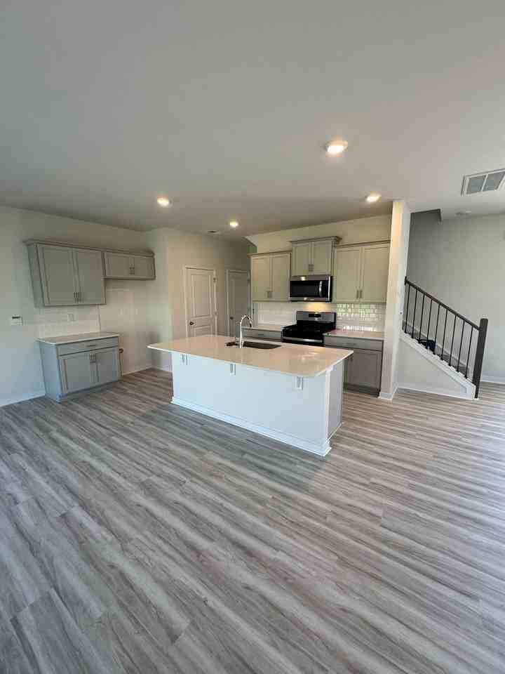 647 13th Avenue Dr Ne - Photo 5 of 15