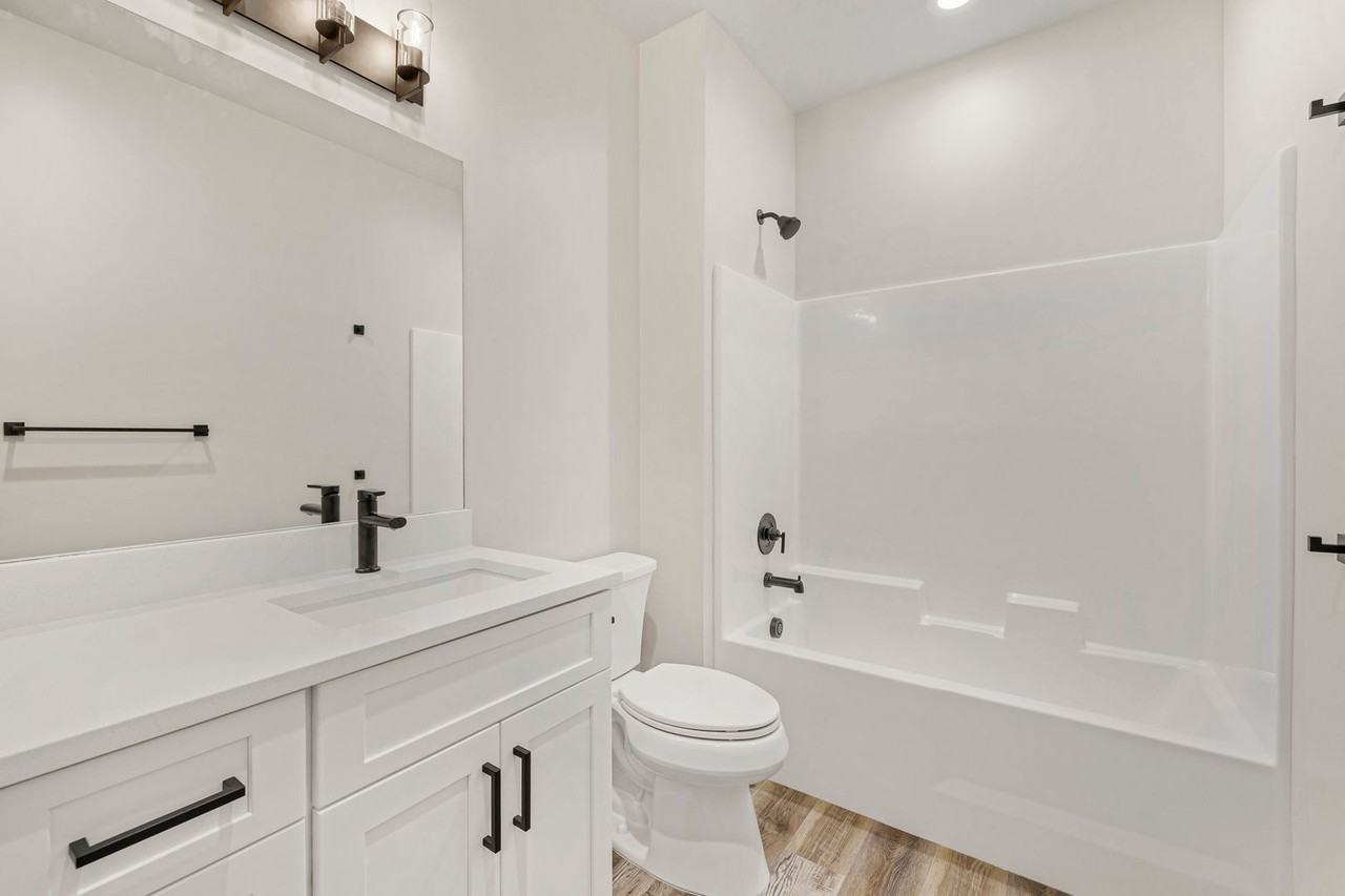 286 E 5th S - Photo 2 of 10