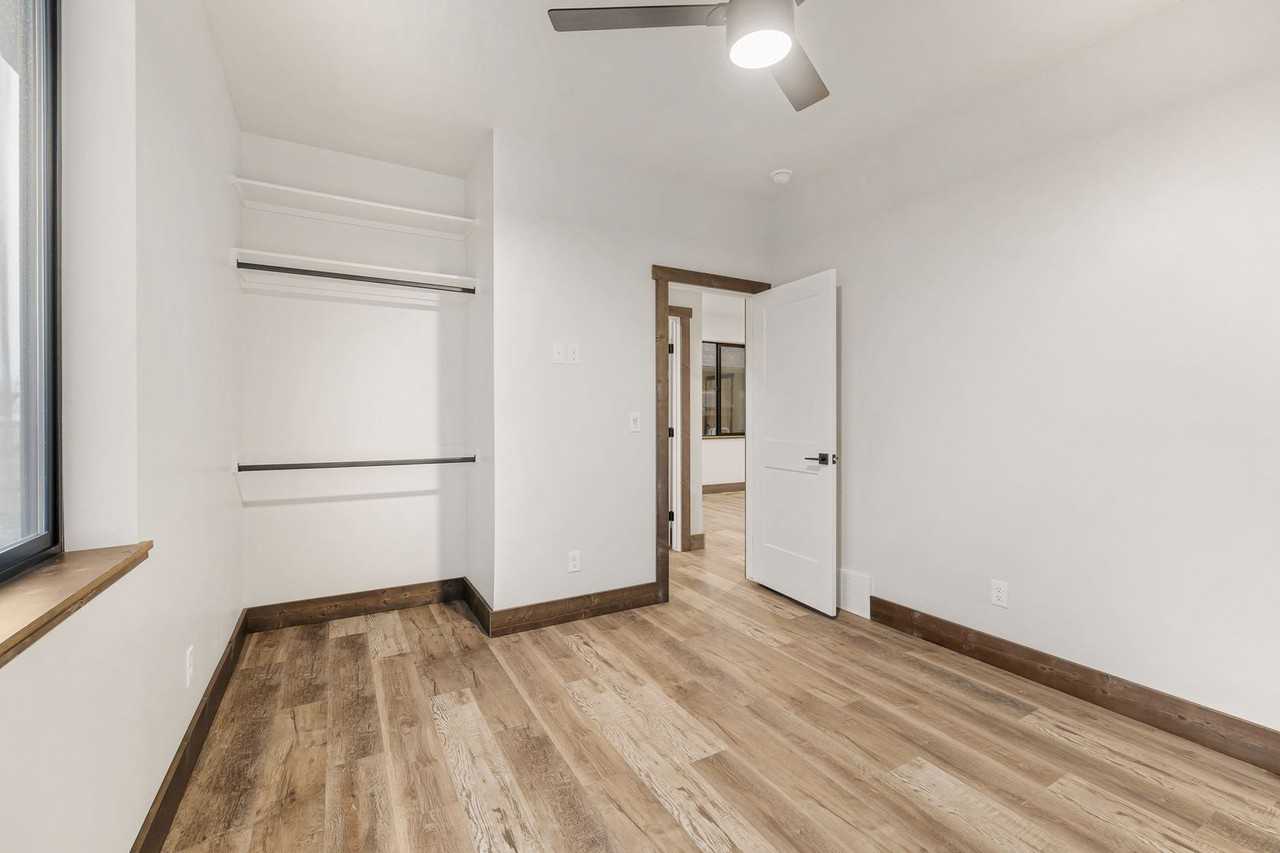 286 E 5th S - Photo 4 of 10