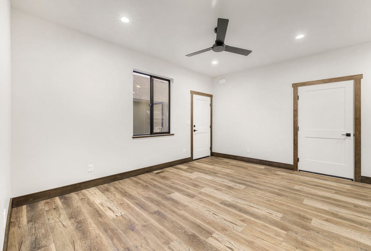 286 E 5th S - Photo 6 of 10