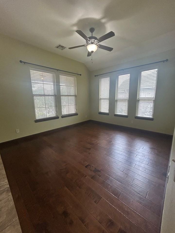18224 Bridlington Dr - Photo 3 of 20
