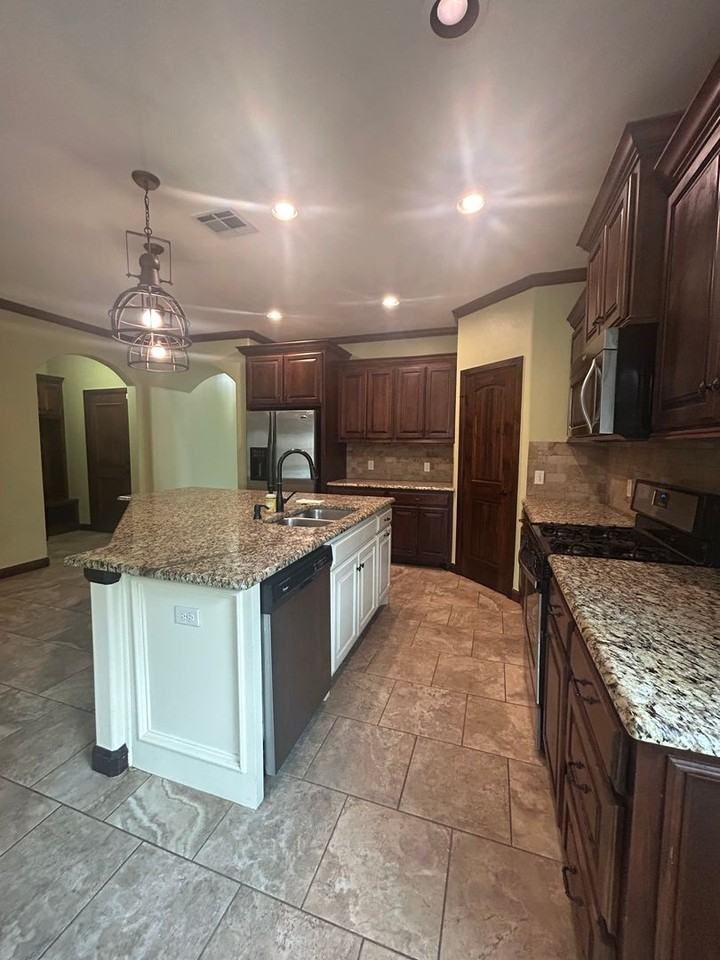 18224 Bridlington Dr - Photo 6 of 20