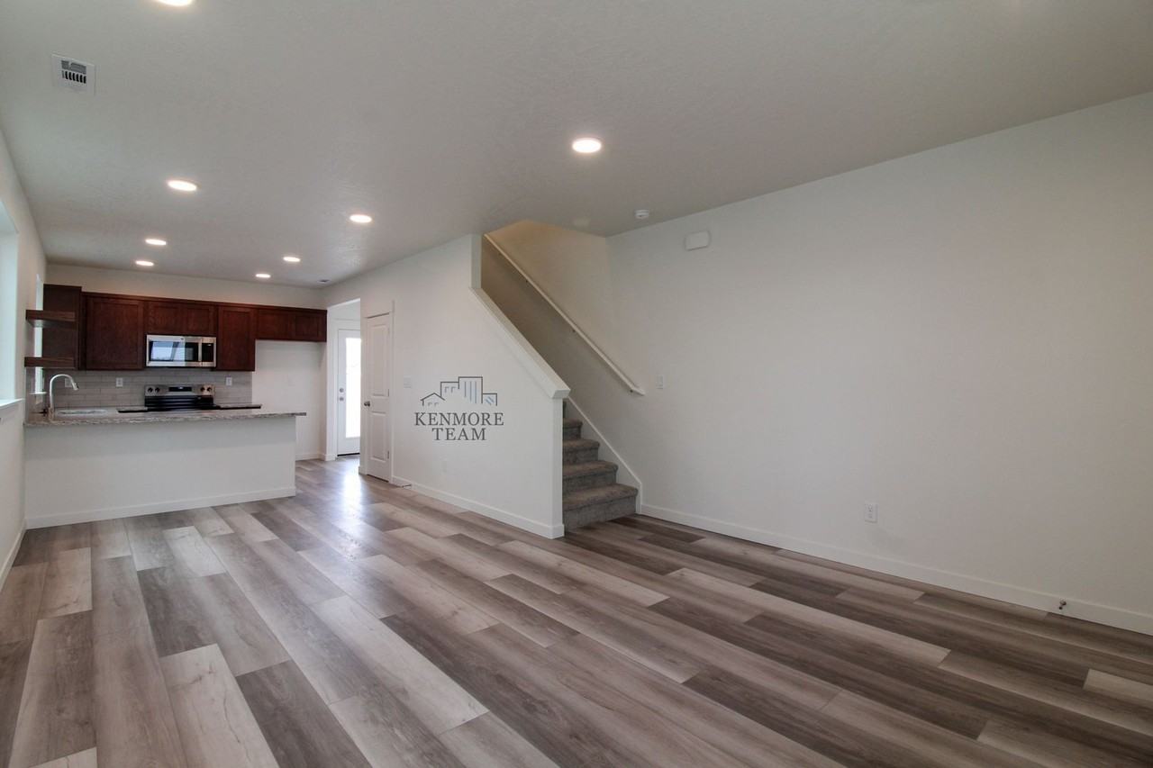 366 366 AEON DR - Photo 4 of 19