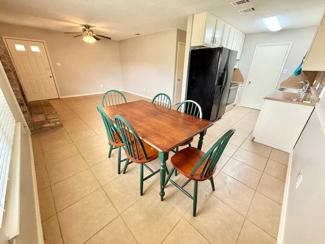 1629 Susan Dr - Photo 4 of 26