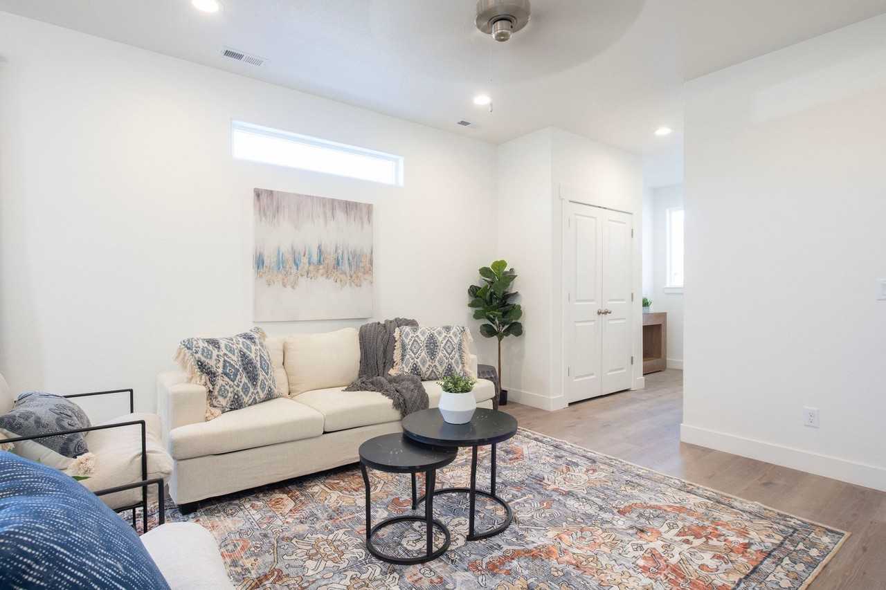 1506 Tyram Grv #101 - Photo 4 of 26
