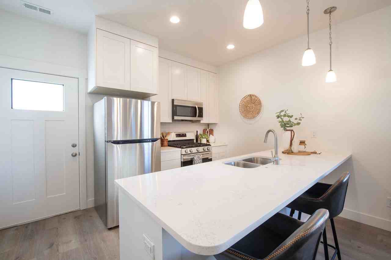 1506 Tyram Grv #101 - Photo 7 of 26