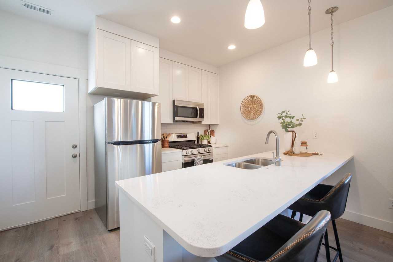 1540 Sparton Grv #102 - Photo 3 of 26