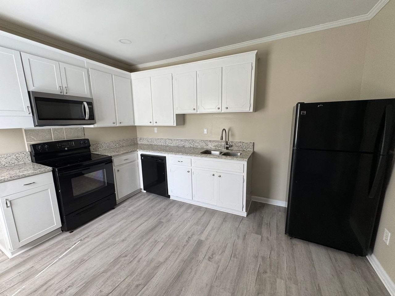 107 S Inman Ave - Photo 4 of 13